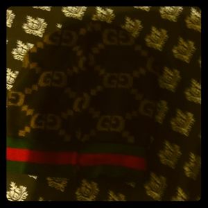 GG chocolate and tan  gucci scarf and beanie  hat